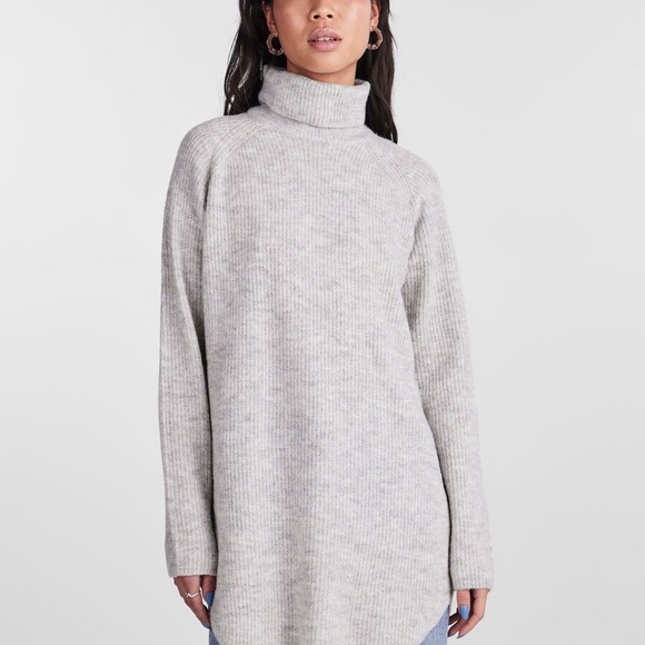 PIECES - PCELLEN TUNIC SIZE SMALL - Picture 1 of 6